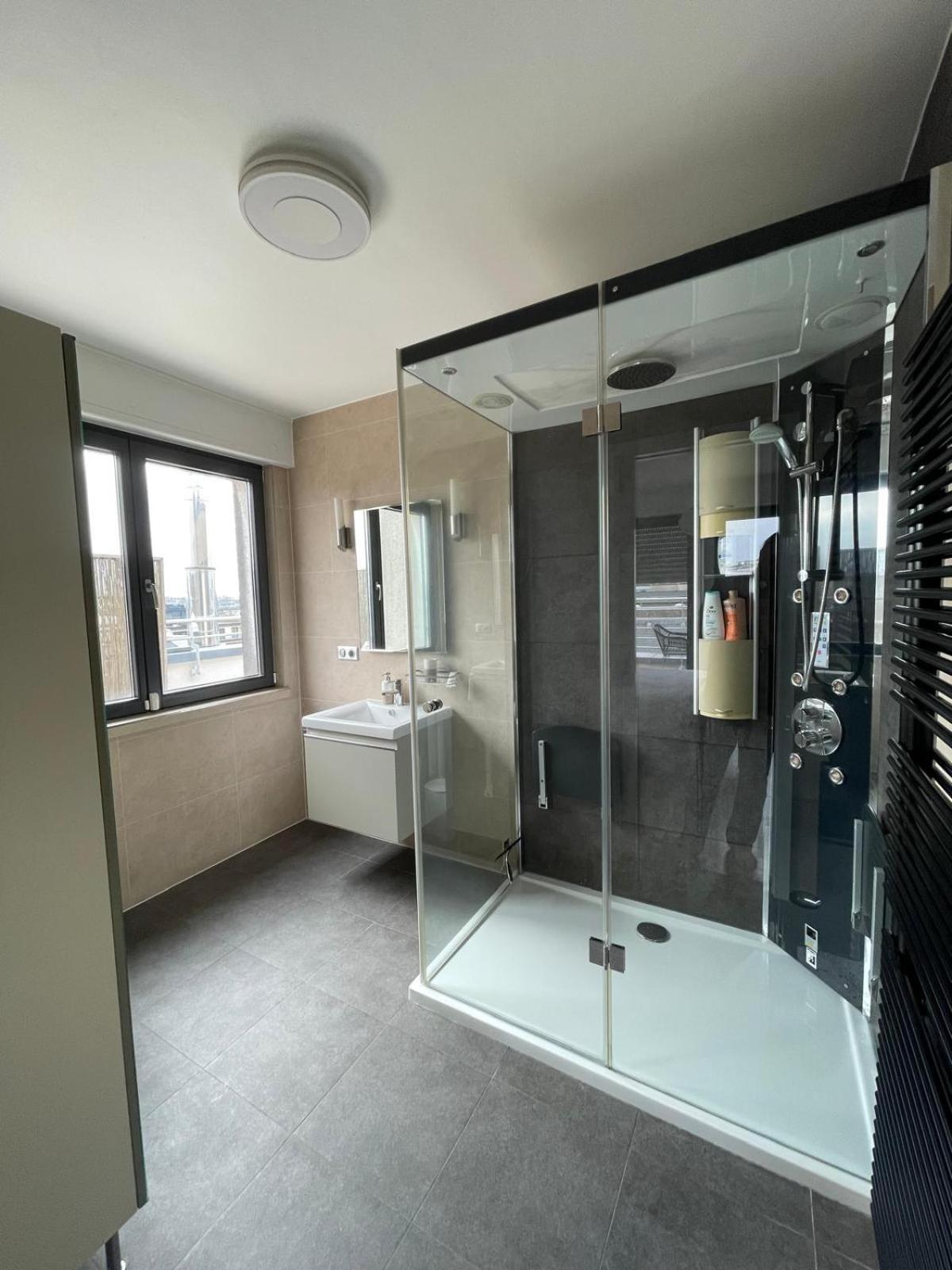 Апартаменти Lux Penthouse - Office, Terrace, Gym & Parking Люксембург Екстер'єр фото